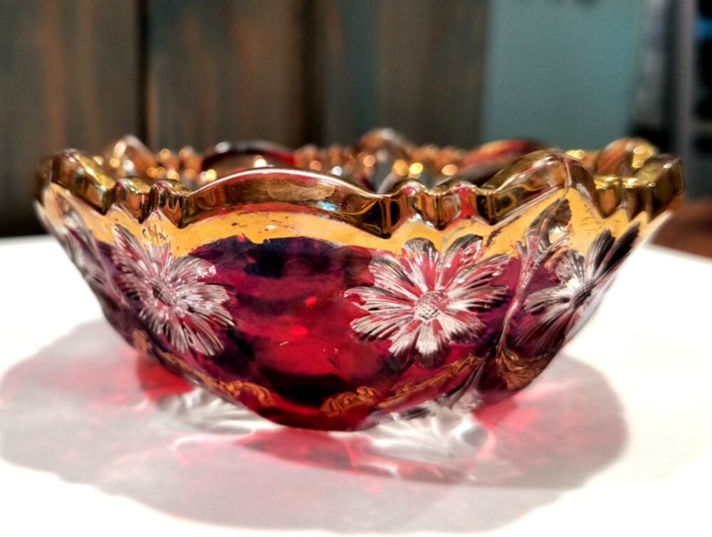 573   Berry Bowl EAPG McKee Glass Puritan Ruby and Gold